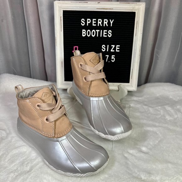 Pink & Silver Sperry 🌨 Saltwater 2-Eye Boot, 7.5 - Picture 2 of 11